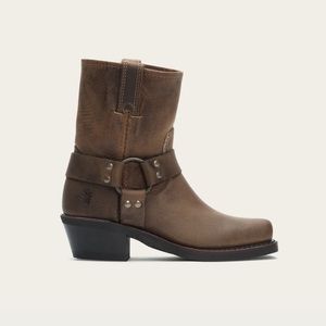 Frye Harness 8R Boots in Tan